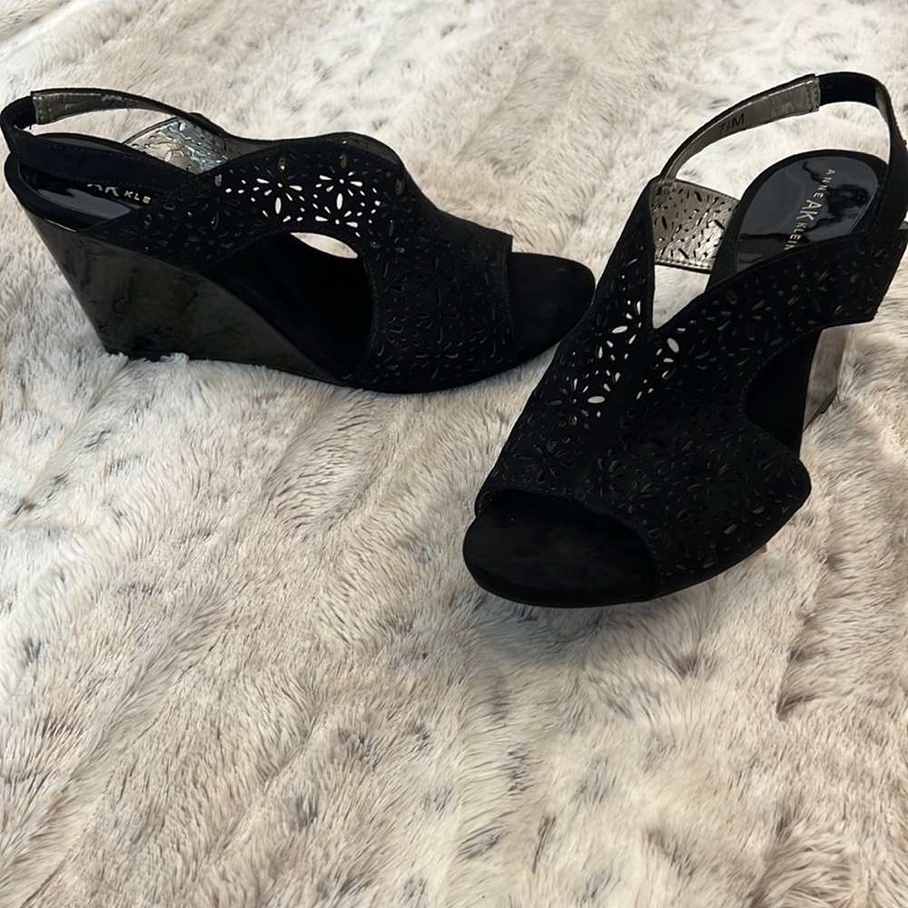 Anne Klein black wedges